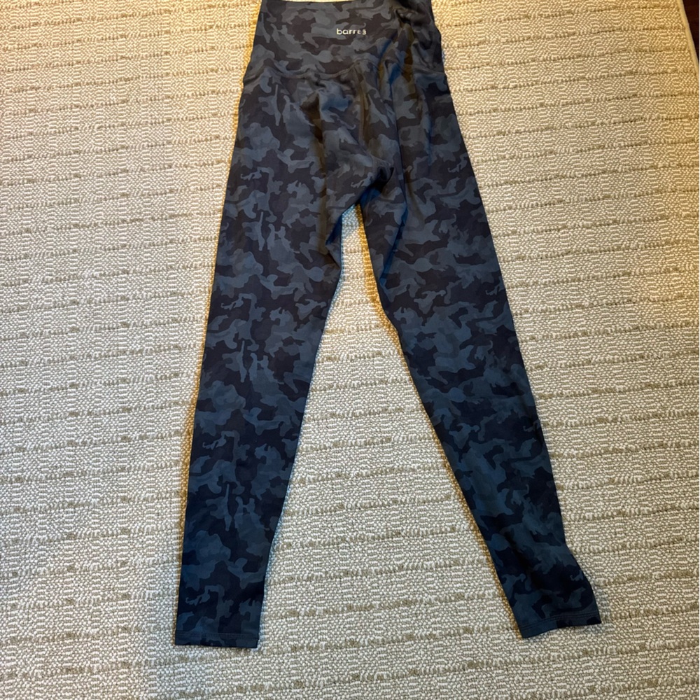 Barre3 (B3) Signature Leggings (S) & Tank Top (M) Dark Slate Camo Set - Picture 7 of 9